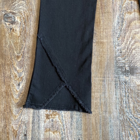 * SOLD* Mac Jeans | Straight Fit , Slim Leg , Kick Fringe Jeans - Picture 8 of 9